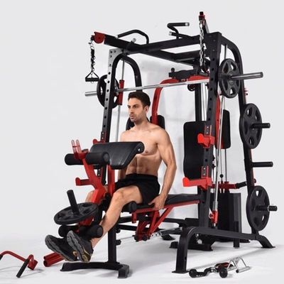 Εναρμονισμένη γυμναστική γυμναστικής Squat Rack με σύγκλιτες μπάρες σε μαύρο και κόκκινο