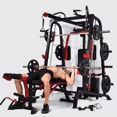 Εναρμονισμένη γυμναστική γυμναστικής Squat Rack με σύγκλιτες μπάρες σε μαύρο και κόκκινο