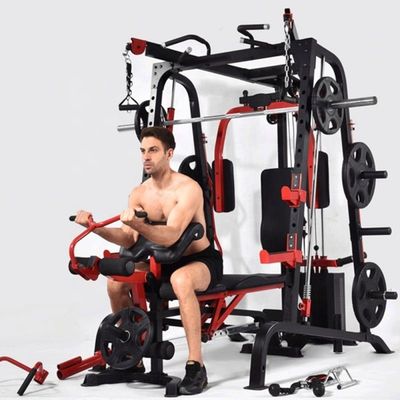 Εναρμονισμένη γυμναστική γυμναστικής Squat Rack με σύγκλιτες μπάρες σε μαύρο και κόκκινο