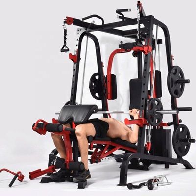Εναρμονισμένη γυμναστική γυμναστικής Squat Rack με σύγκλιτες μπάρες σε μαύρο και κόκκινο